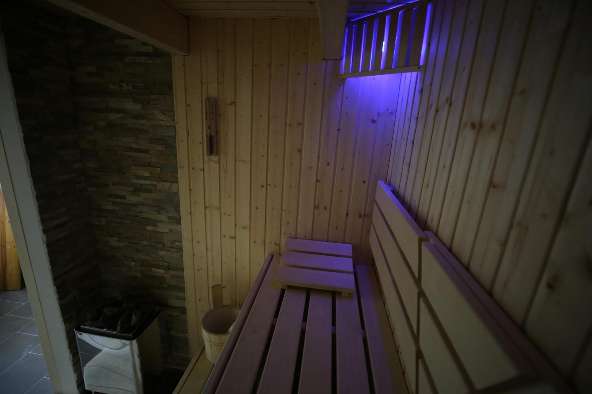 Eine sehr gemütliche Dachgeschoß Ferienwohnung Ihlow  Exterior foto